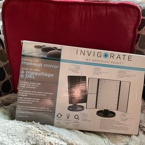 Invigorate makeup mirror - 4 mirrors